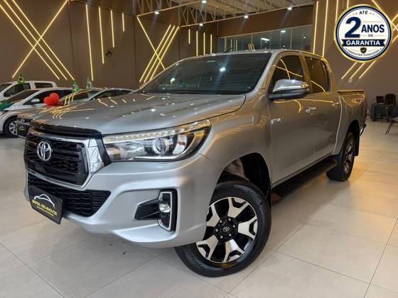 TOYOTA HILUX 2.8 SRX 4X4 CD 16V DIESEL 4P AUTOMÁTICO TOYOTA HILUX 2.8 SRX 4X4 CD 16V DIESEL 4P AUTOMÁTICO